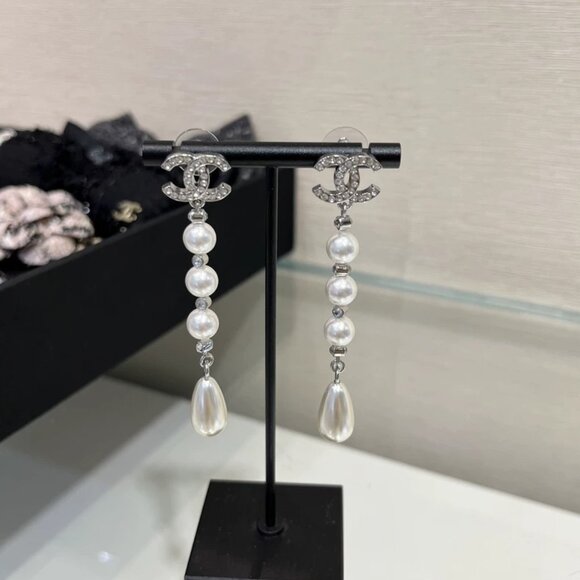 CHANEL Logo Pearl Long Earrings - Picture 8 of 8